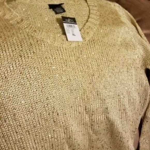 Beautiful Sweaters With Tiny Sequins. - Picture 14 of 16
